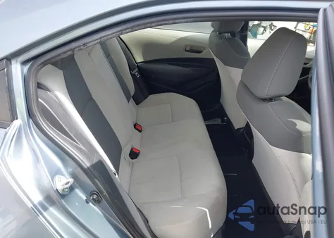 2022 Toyota Corolla Le z USA, uszkodzony, nr VIN JTDEPMAE2NJ202701